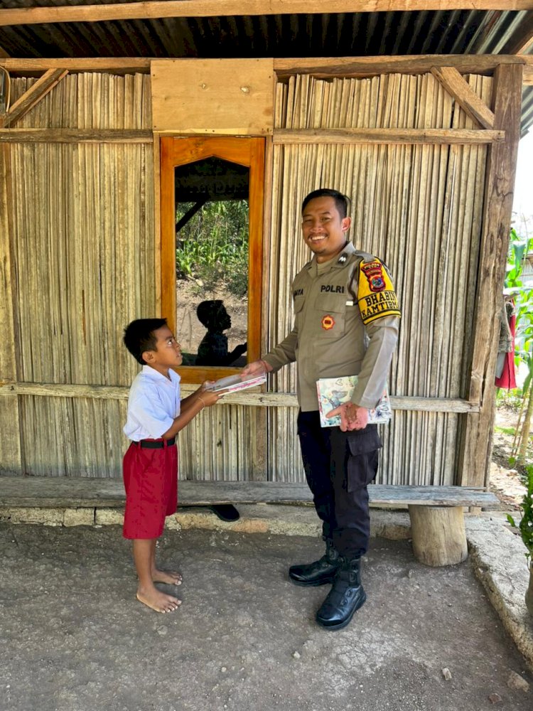 Sentuhan Humanis AIPDA I Ketut Sukenaya: Bagikan Buku Tulis dan Pesan Damai di Desa Kiusili