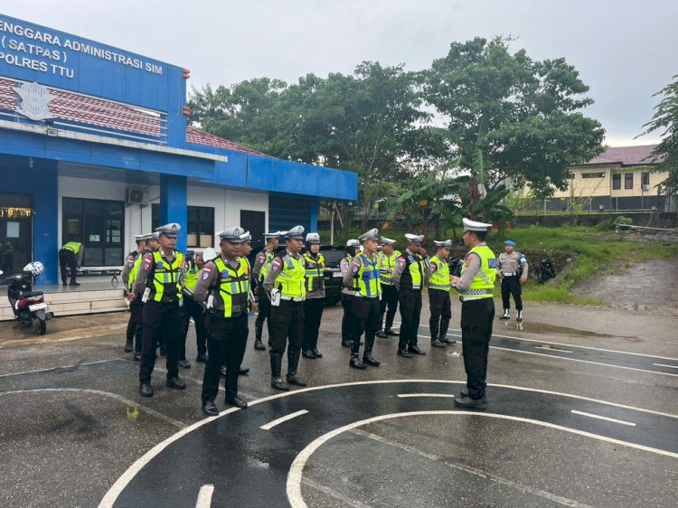 Pantang Surut Meski Diguyur Hujan, Satlantas Polres TTU Perkuat Pelayanan Melalui Giat 