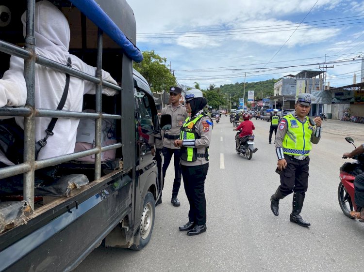Humanis dan Edukatif, Satlantas Polres TTU Tertibkan Angkutan Penumpang demi Keselamatan Bersama