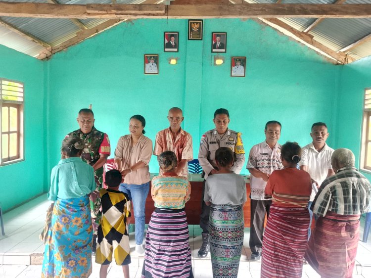 Pengawalan BLT-DD di Teba Timur, Bhabinkamtibmas Pastikan Penyaluran Aman dan Tepat Sasaran