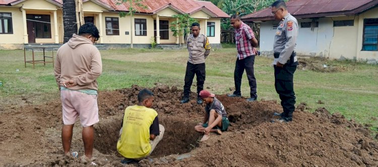 Wujud Nyata Kepedulian Kemanusiaan, Kapolsek Biboki Selatan Inisiasi Penggalian Sumur Air Bersih demi Anggota dan Warga Sekitar