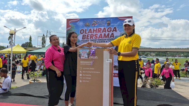 HUT Bhayangkara ke-80: Kapolres TTU Berbagi Kebahagiaan Lewat Doorprize dan Paket Pendidikan untuk Anak-Anak TTU