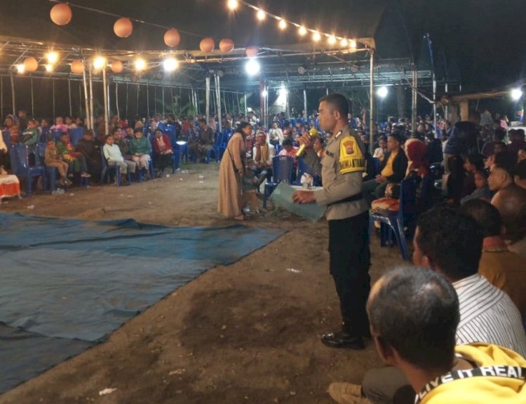 Hadir di Tengah Pesta Warga, Bhabinkamtibmas Desa Oenino Sampaikan Selamat dan Imbauan Kamtibmas Saat Pesta Pernikahan