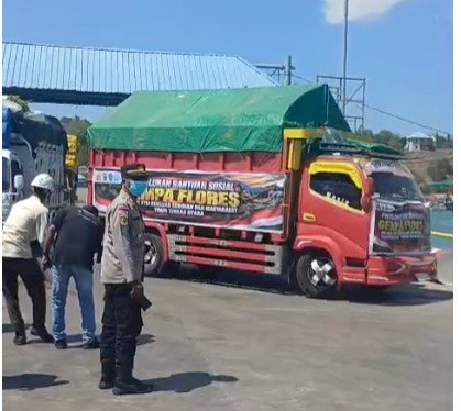 Dari TTU untuk Flores, Bantuan Kemanusiaan Diantar Menyeberangi Laut Menuju Ende