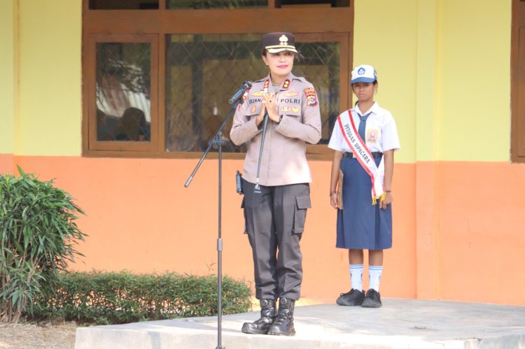 Kapolres TTU Jadi Pembina Upacara di SMPN 1 Kefamenanu, Ajak Siswa Raih Cita-Cita dan Jauhi Bullying