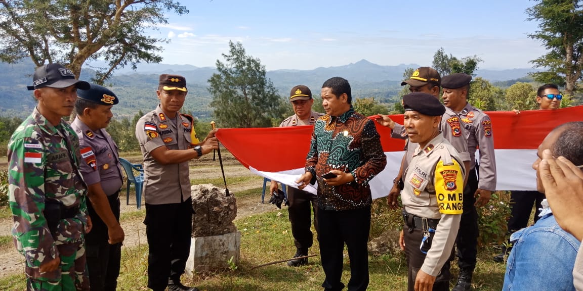 Bentang Bendera “Raksasa” di Perbatasan Negara, Polres TTU Cetak Rekor