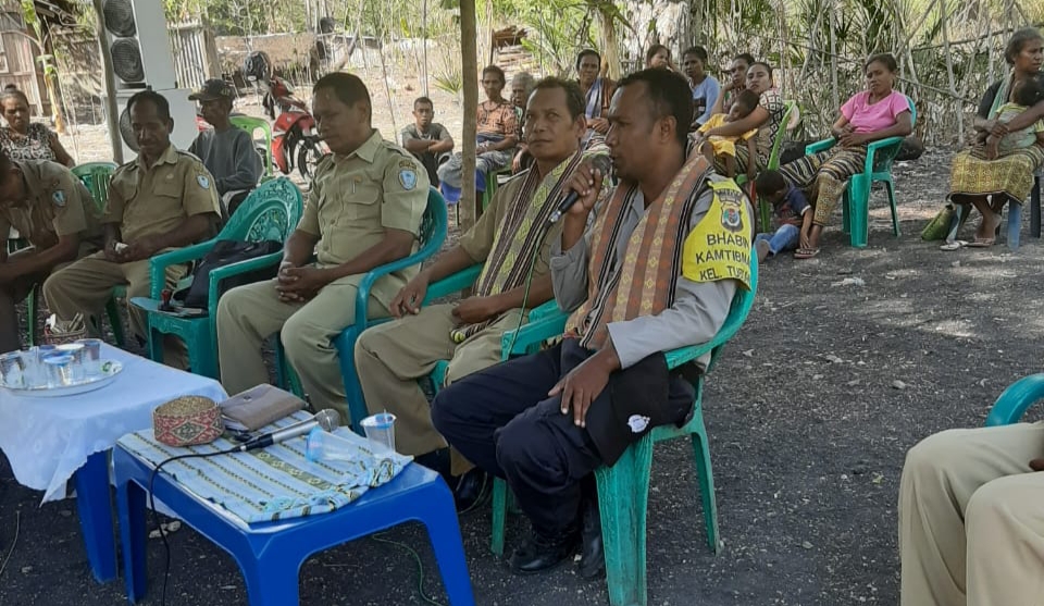 Bripka Ari Berikan Sosialisasi Peran Linmas Dalam Memelihara Kamtibmas