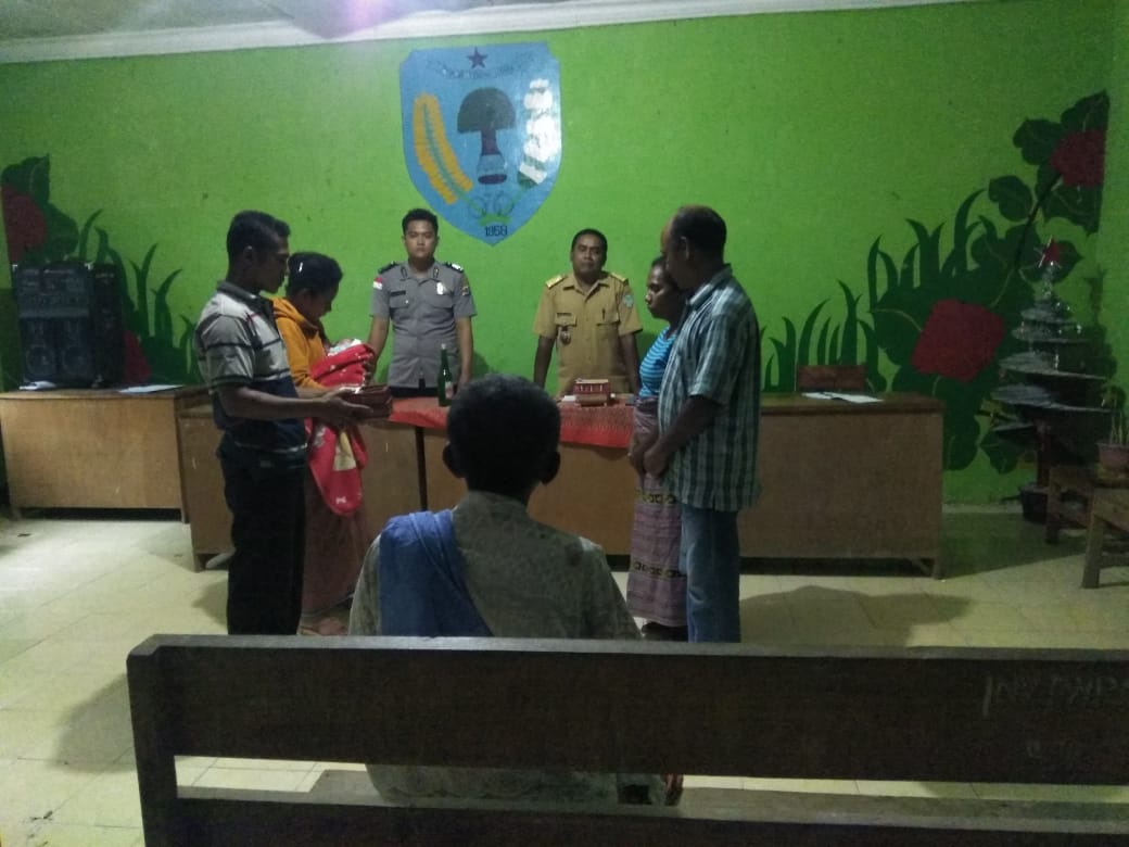 Bersama aparat Desa Nifuboke, Brigpol Jack damaikan perselingkuhan